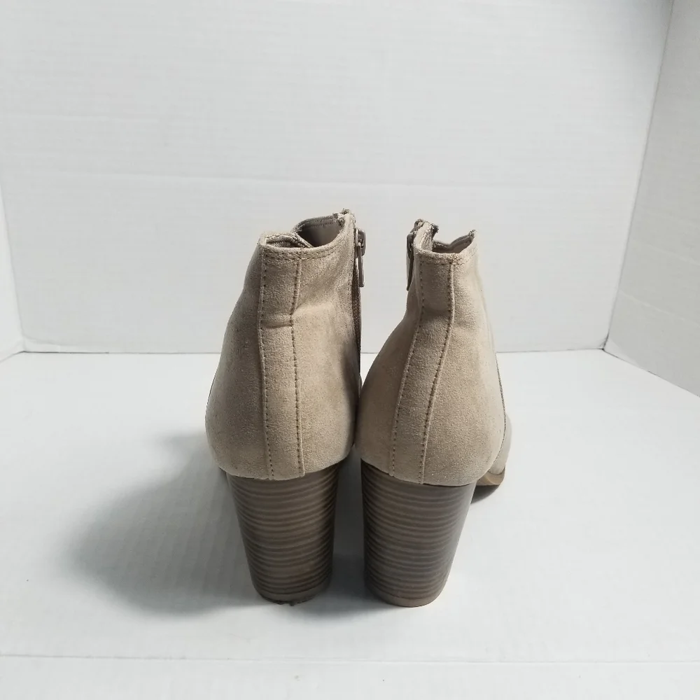 OLD NAVY WOMEN'S TAN ANKLE BOOTS SIZE 9